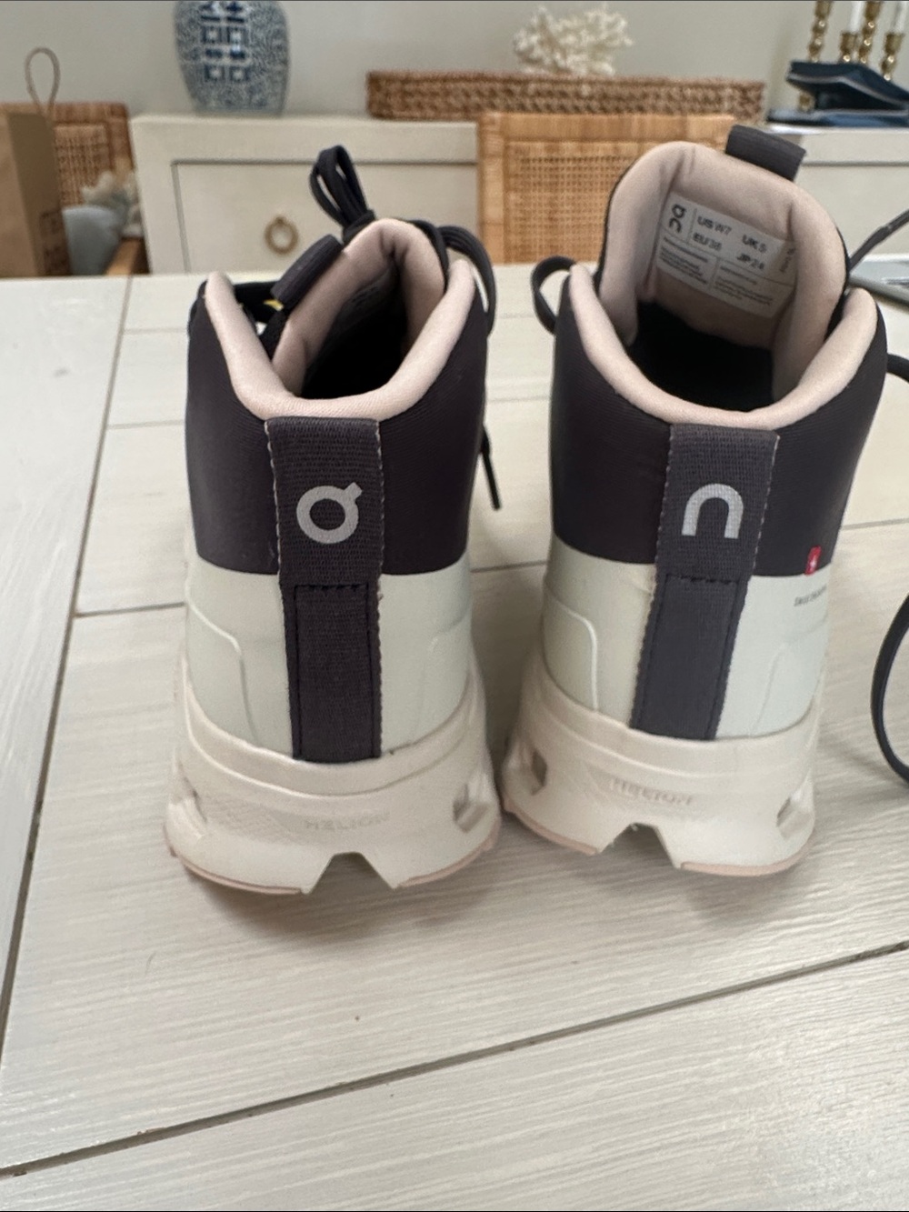 ON Cloudroam Waterproof Mid Boot (US 7, Color: Eclipse/ Cream) NWT - Picture 5 of 6